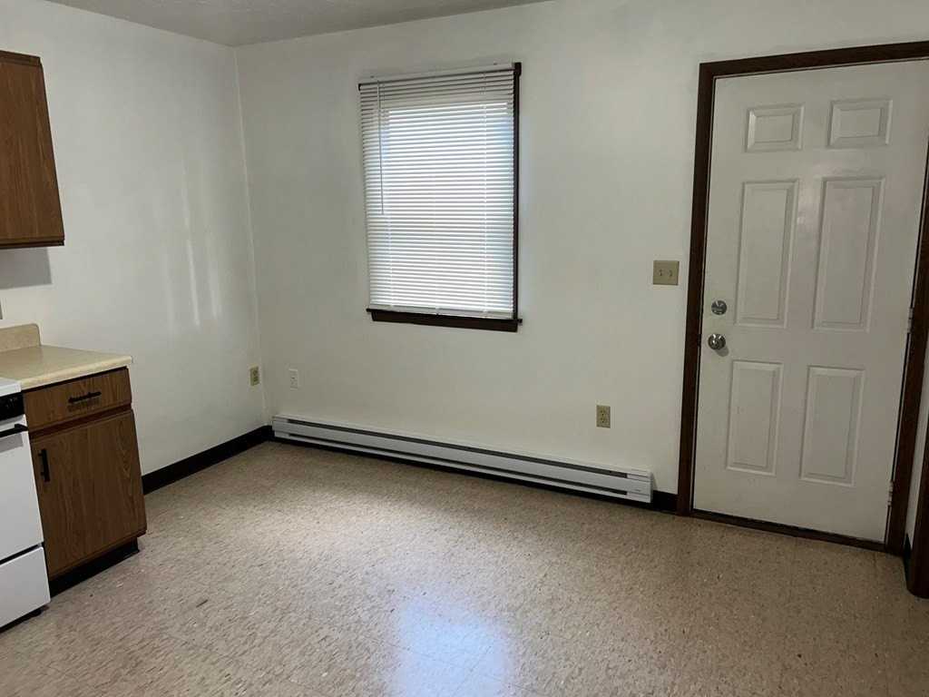 231 Wilson Ave Apt F - Photo 4 of 8