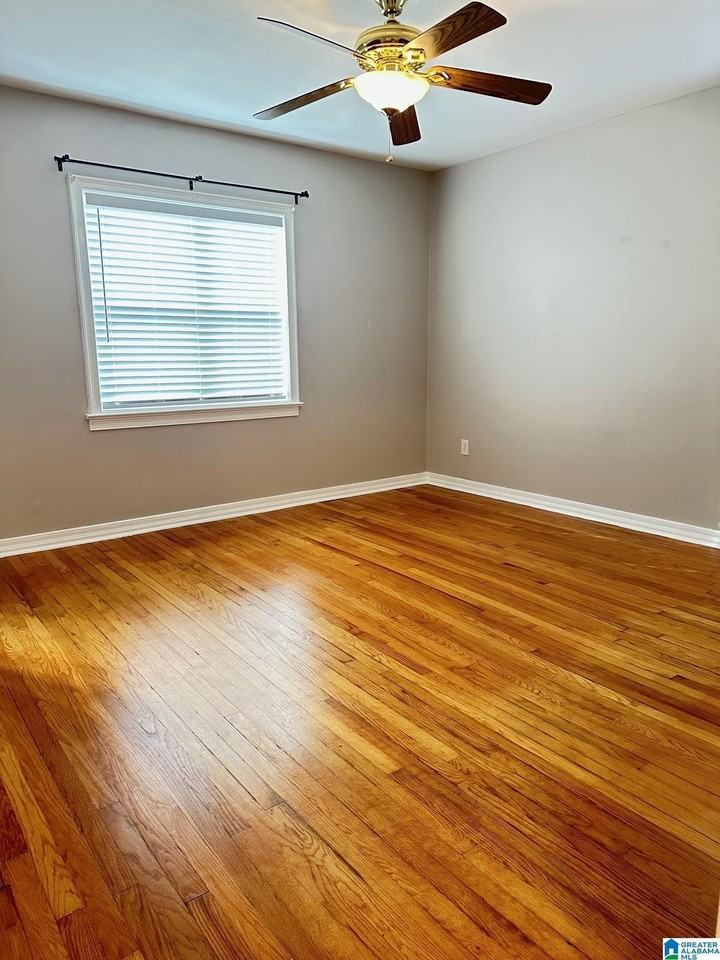 1006 Broadway St - Photo 6 of 9