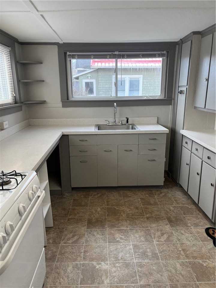 119 Sayre St Unit B - Photo 3 of 12