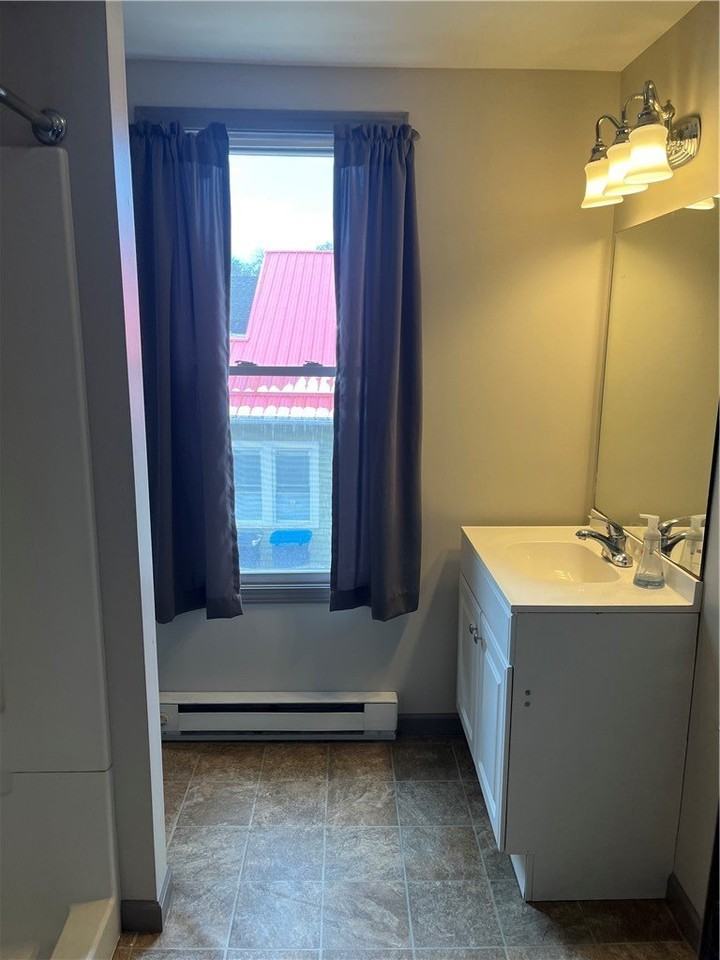 119 Sayre St Unit B - Photo 7 of 12