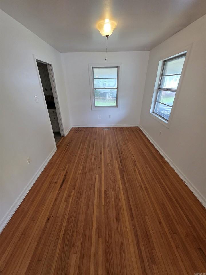 10 Hays Ct - Photo 7 of 11