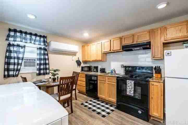 408 Booker St - Photo 4 of 6