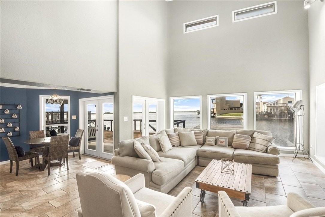 13514 Port Royal Ct - Photo 5 of 40