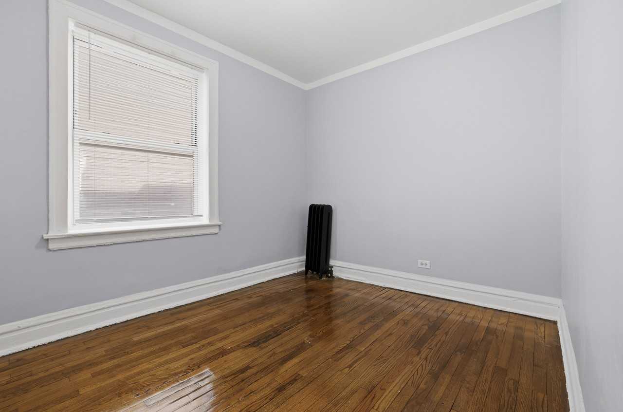 7816 South Cornell Avenue - Photo 3 of 24