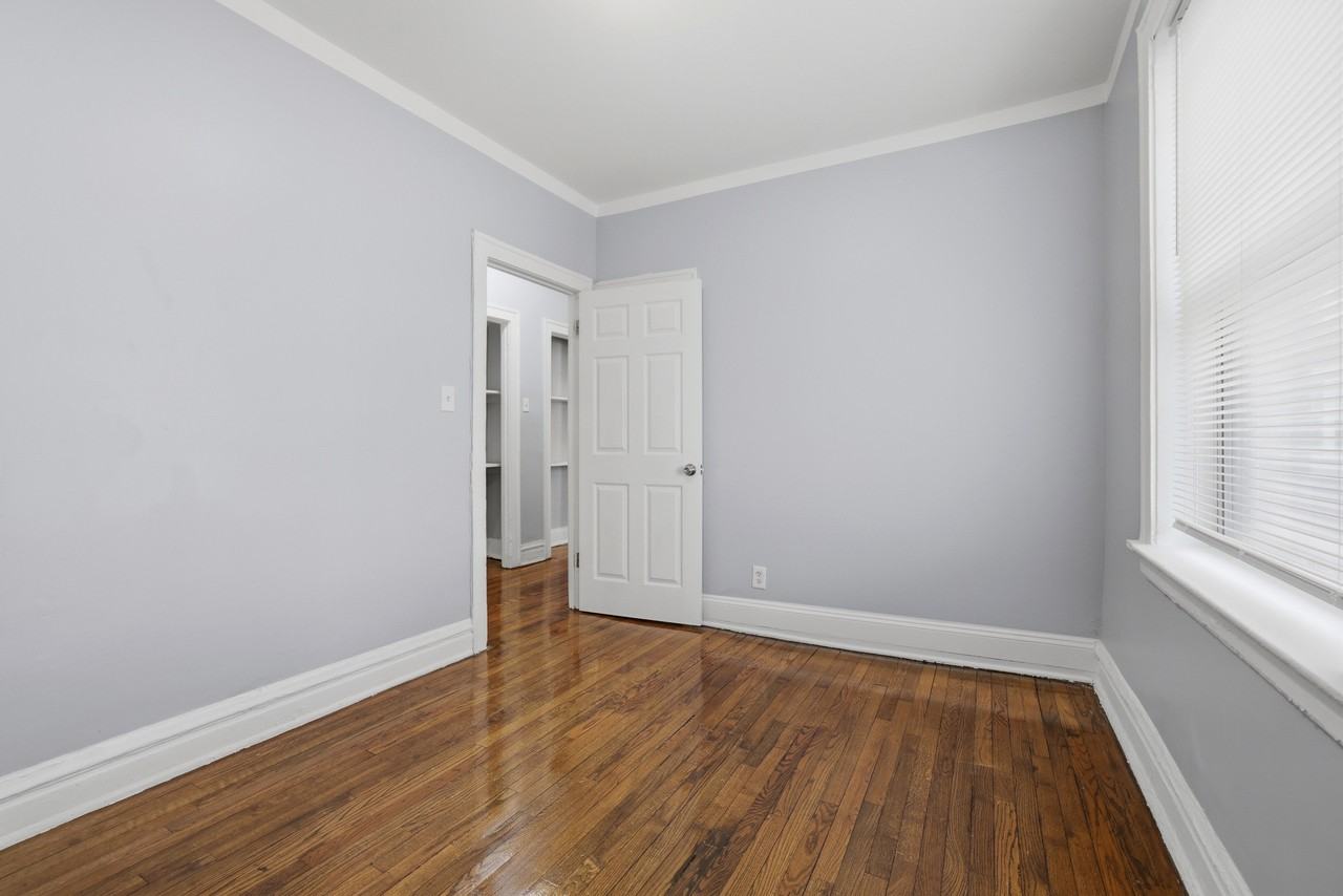 7816 South Cornell Avenue - Photo 4 of 24