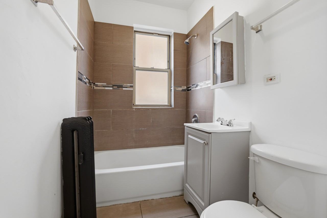 7816 South Cornell Avenue - Photo 6 of 24