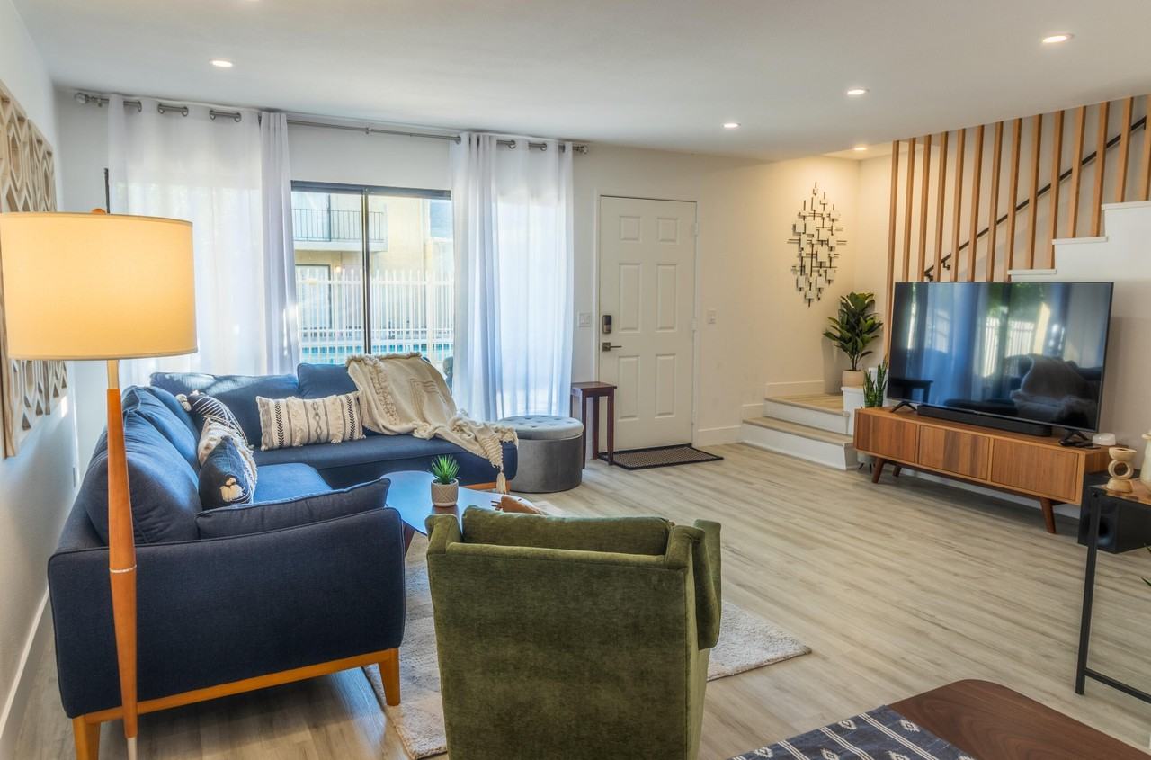 2415 Los Patos Dr - Photo 2 of 17