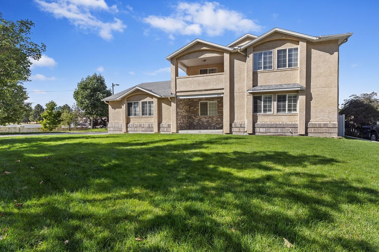 3666 S Pearblossom Cir #1 - Photo 3 of 29