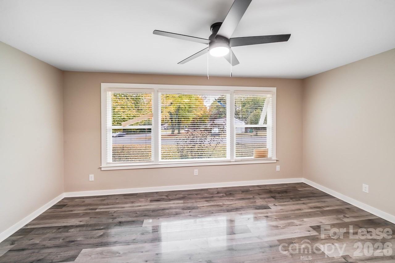 2301 Shamrock Dr - Photo 2 of 19