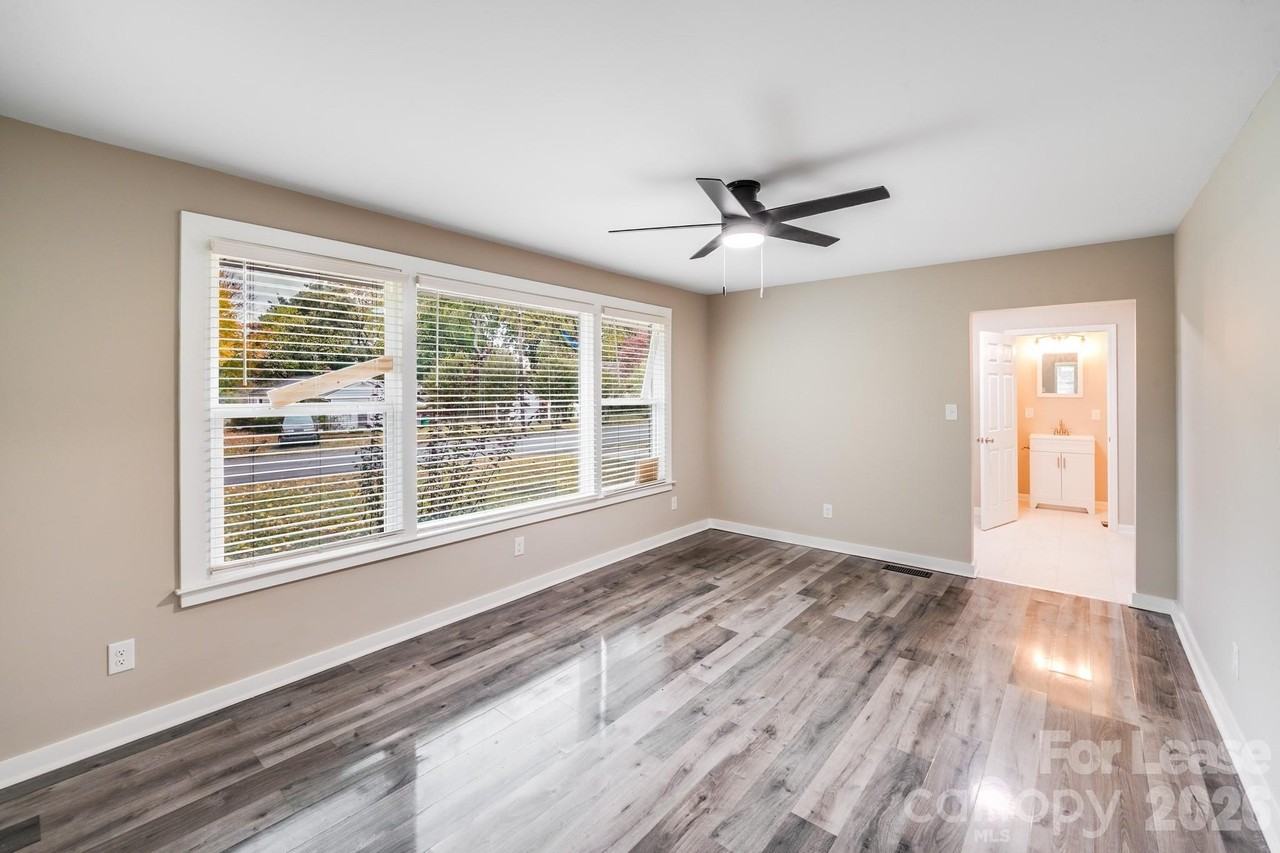 2301 Shamrock Dr - Photo 3 of 19