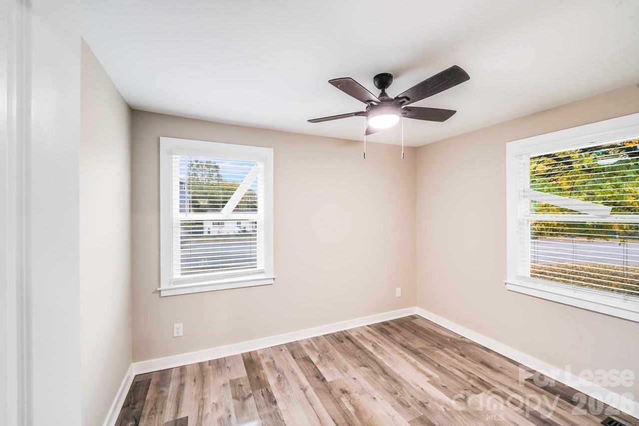 2301 Shamrock Dr - Photo 4 of 19