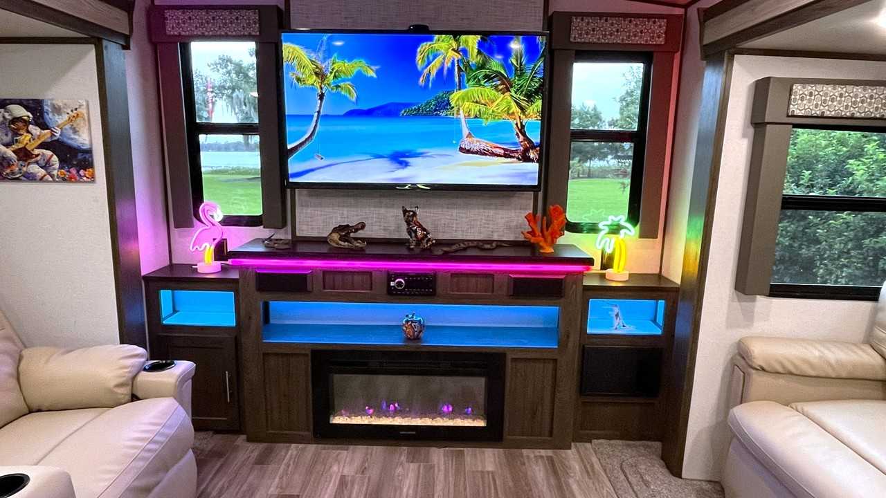 1507 South John Young Parkway - Photo 2 of 44