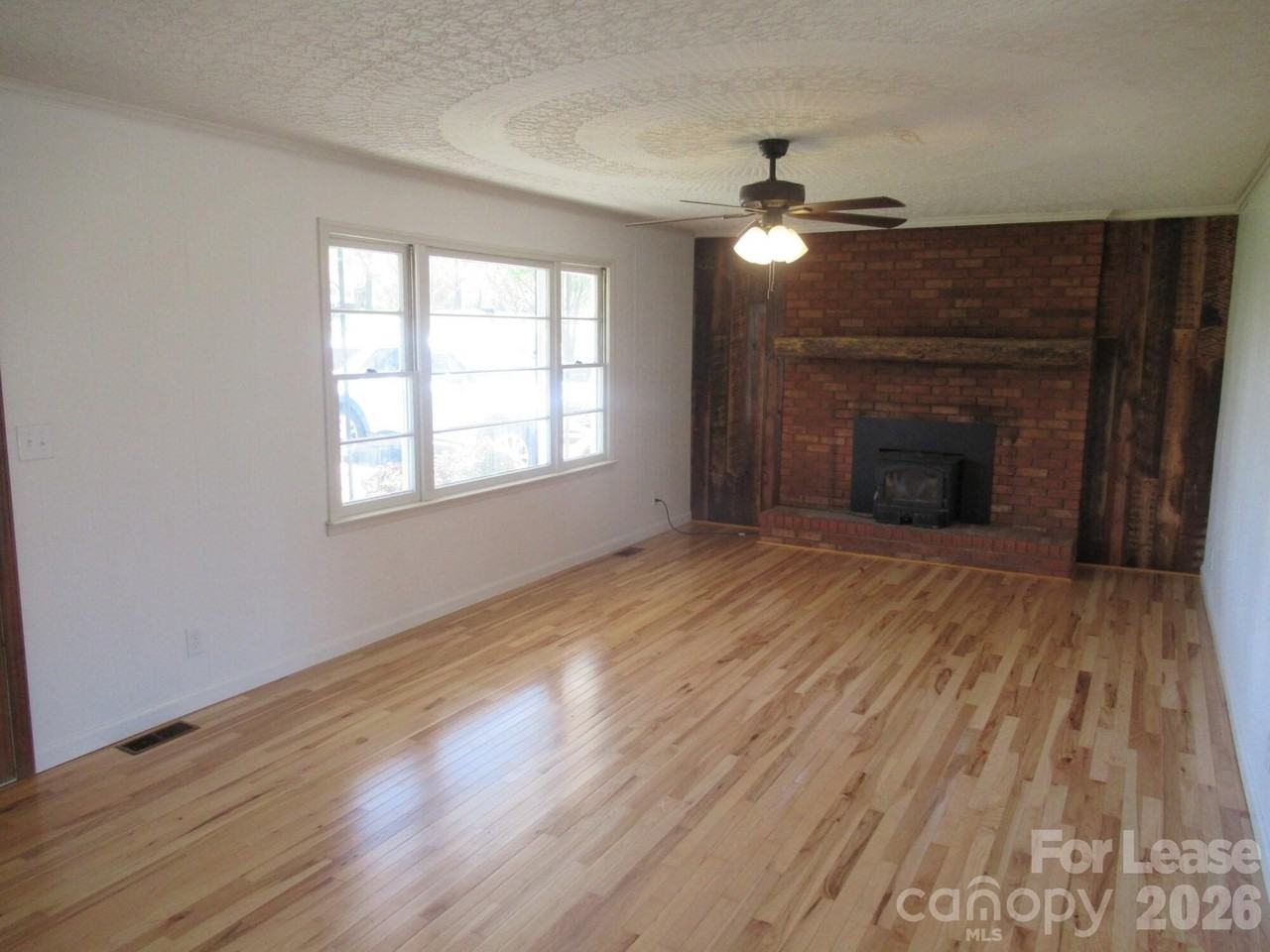 1330 Davis Rd - Photo 4 of 31