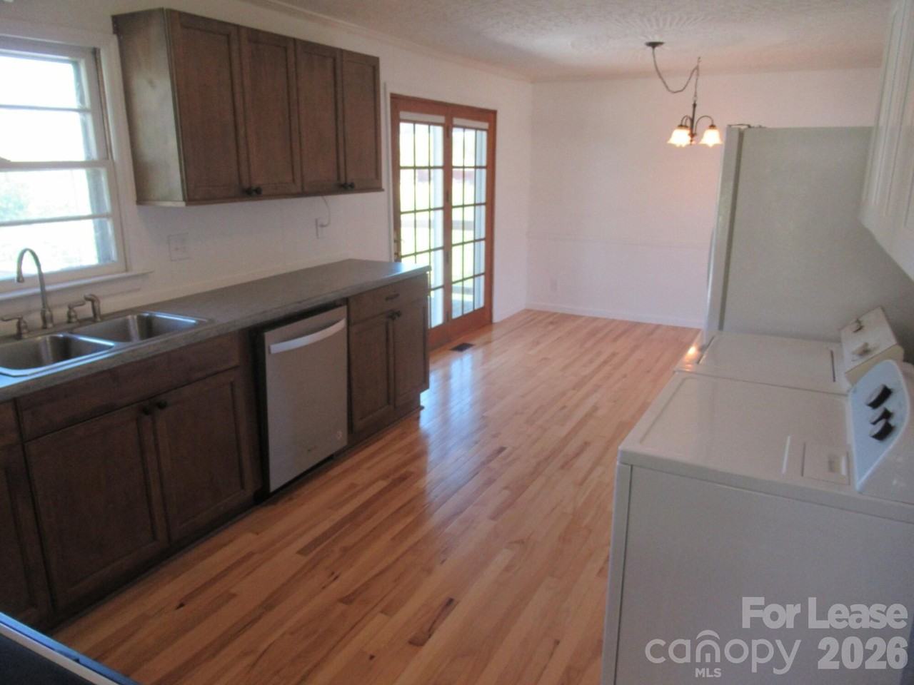 1330 Davis Rd - Photo 7 of 31