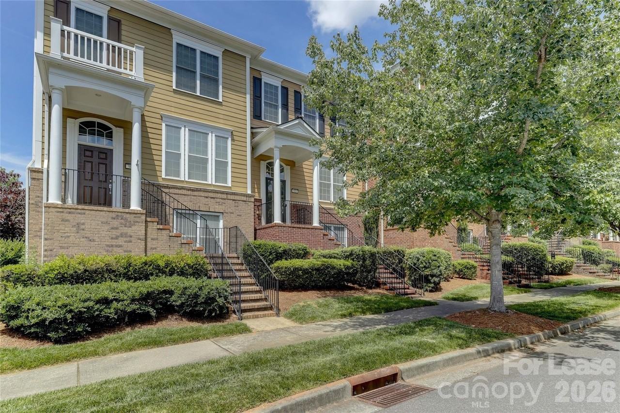 905 Lyndley Dr - Photo 2 of 42