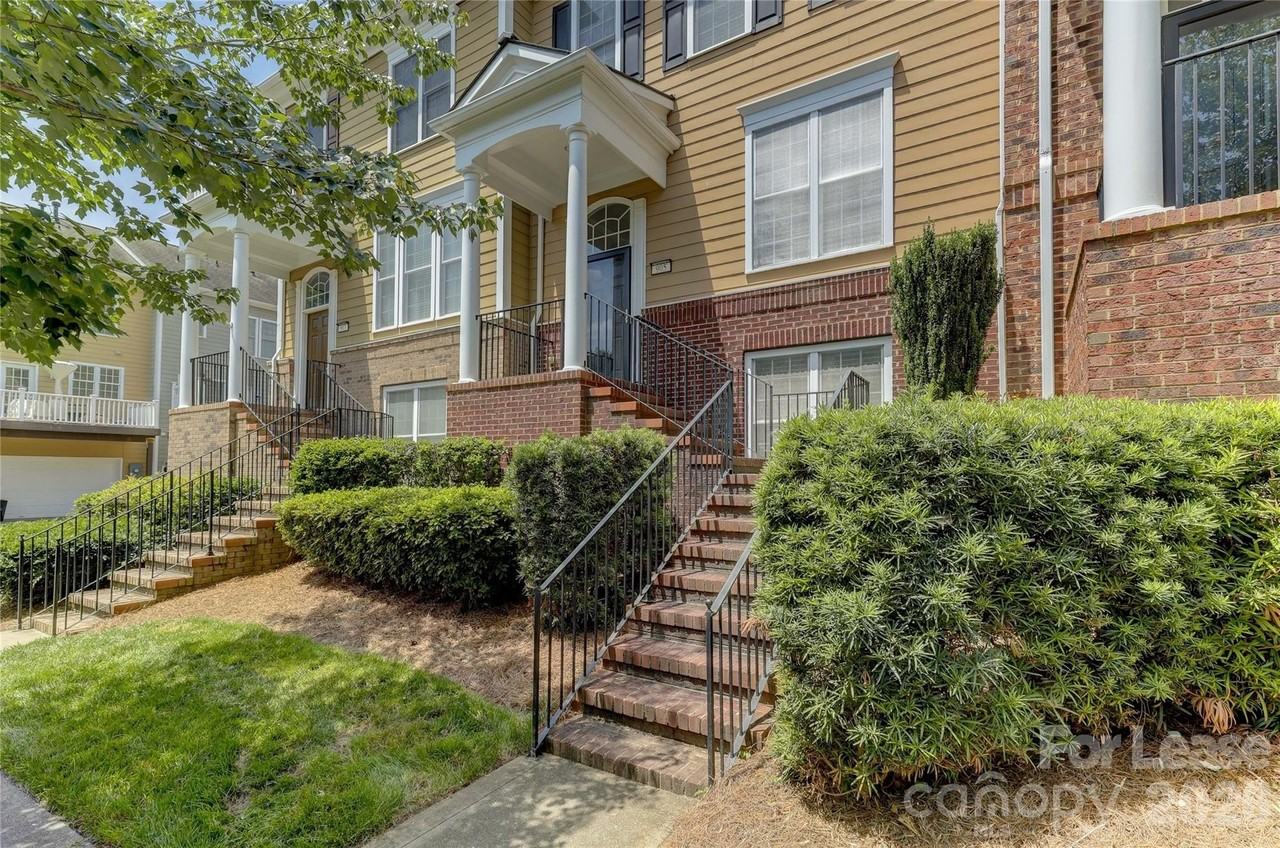 905 Lyndley Dr - Photo 3 of 42