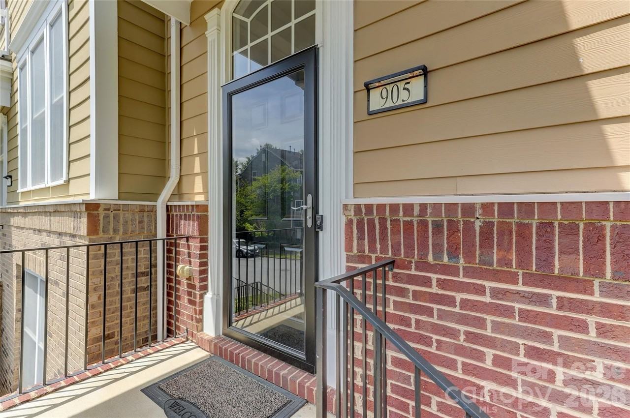 905 Lyndley Dr - Photo 4 of 42