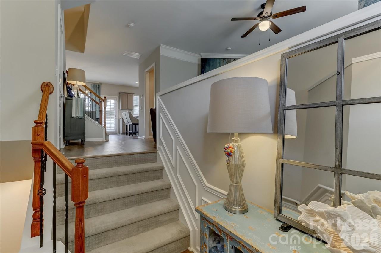 905 Lyndley Dr - Photo 5 of 42