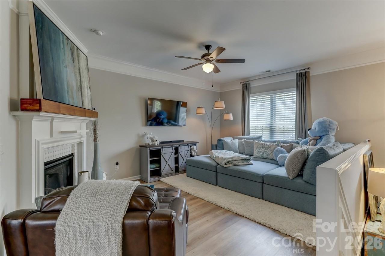 905 Lyndley Dr - Photo 6 of 42