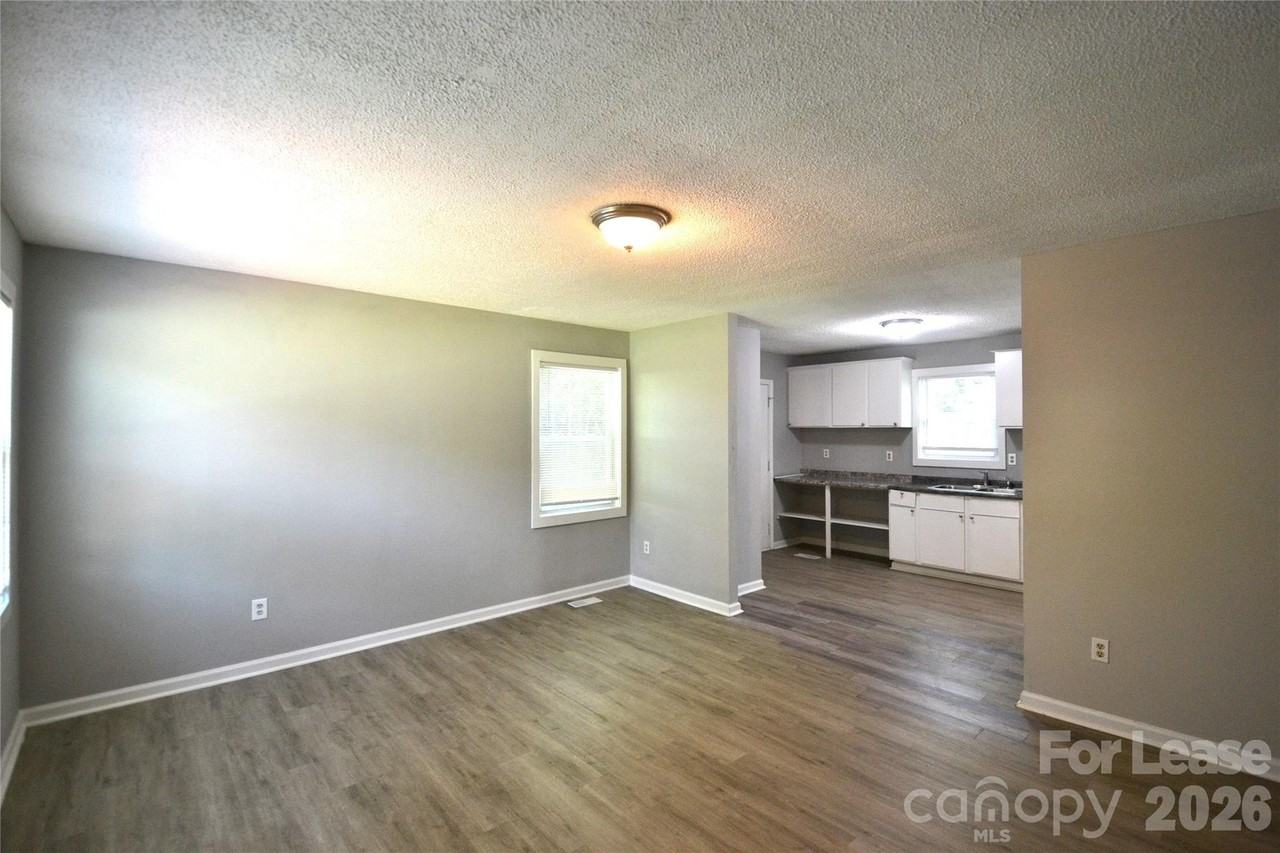 104 S Gregory St - Photo 2 of 22