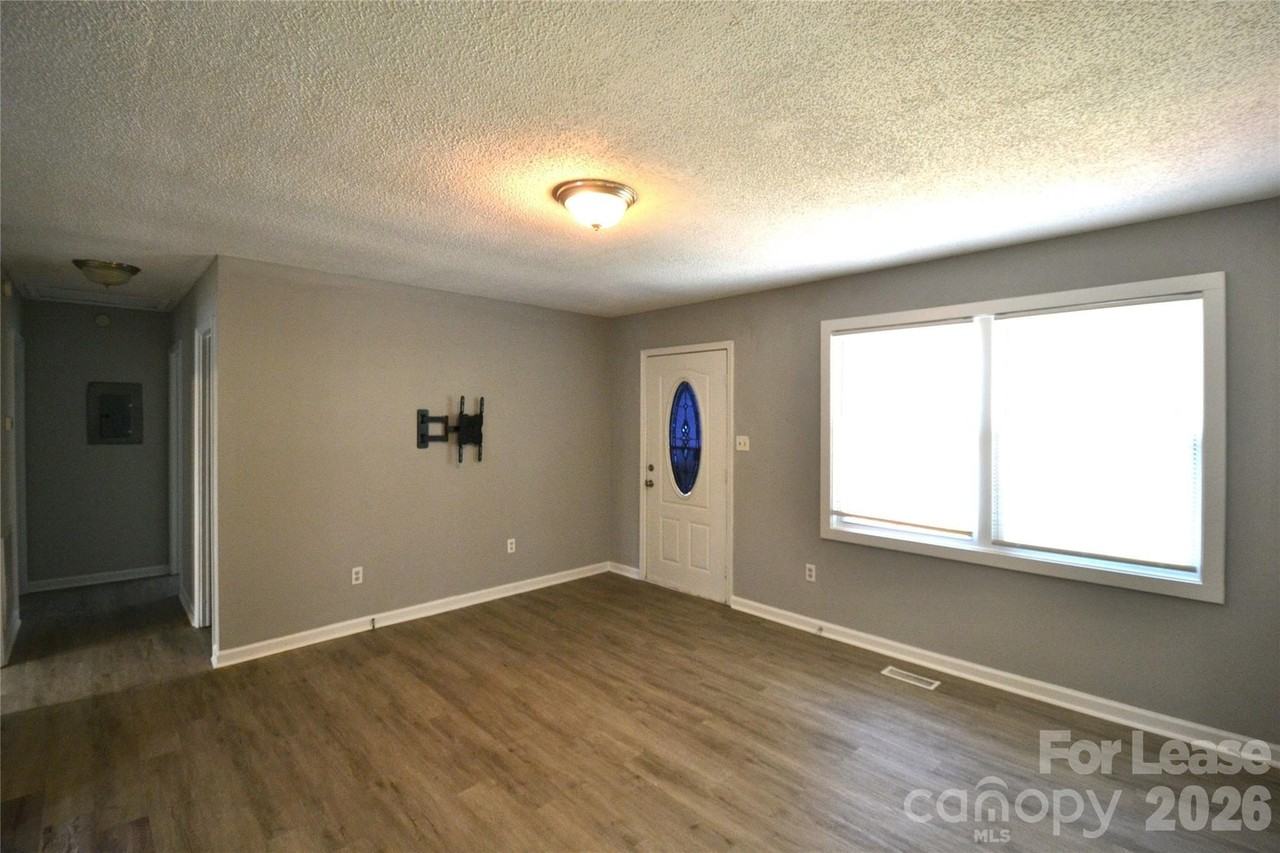 104 S Gregory St - Photo 4 of 22