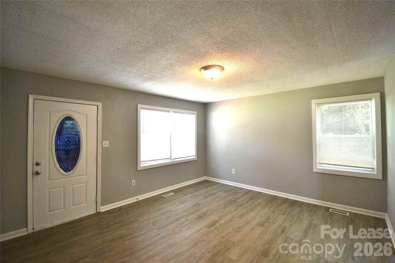 104 S Gregory St - Photo 5 of 22