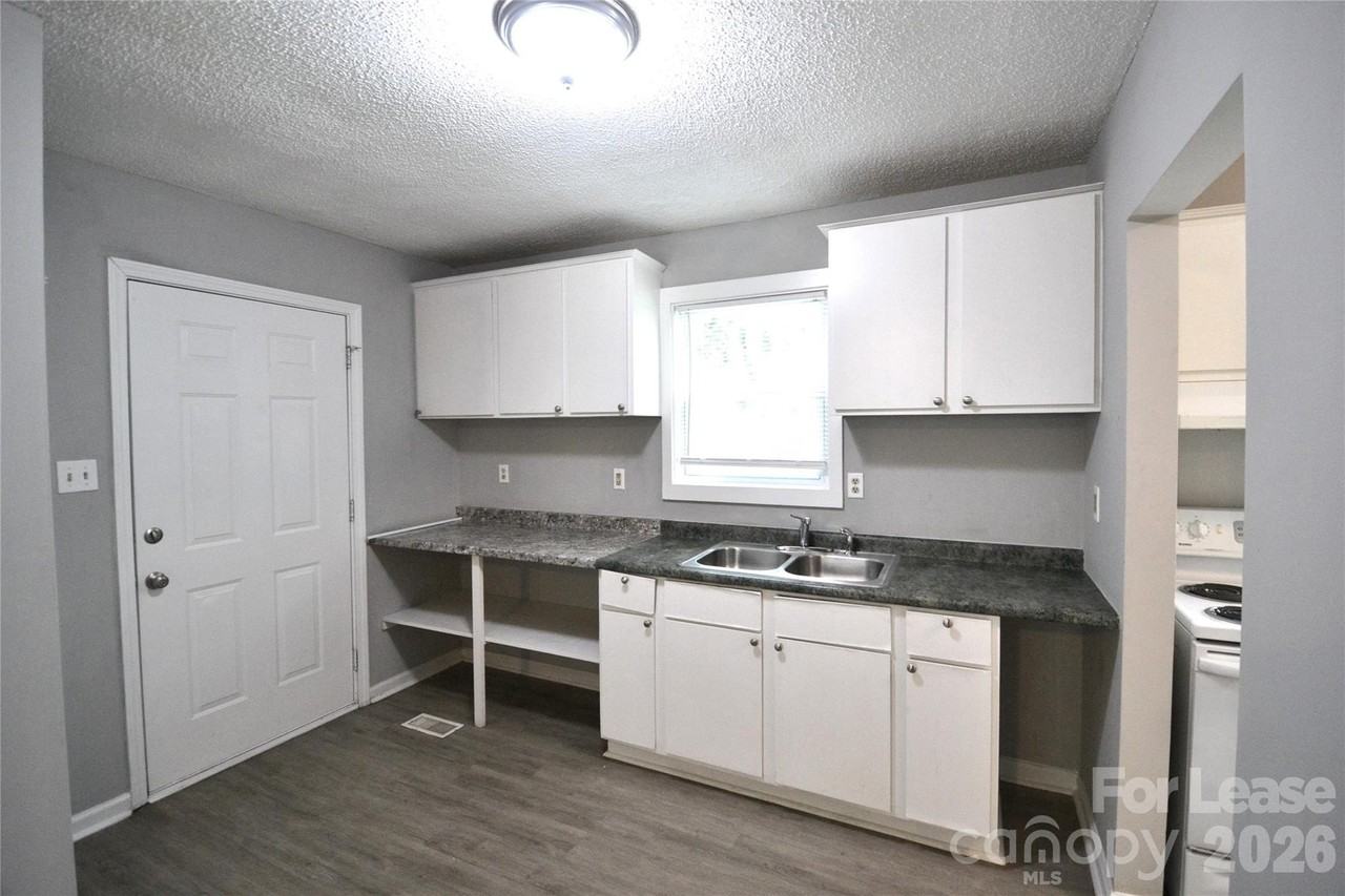 104 S Gregory St - Photo 6 of 22