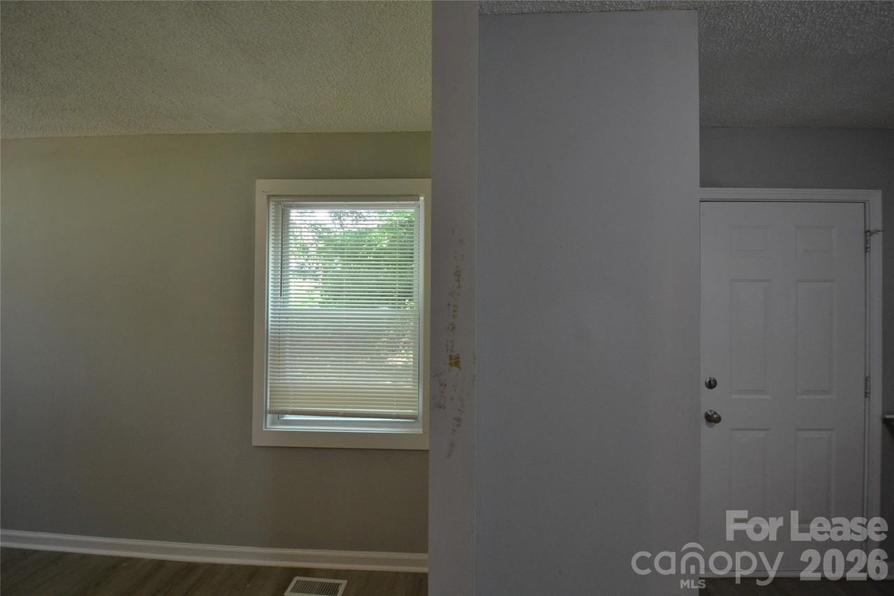 104 S Gregory St - Photo 7 of 22