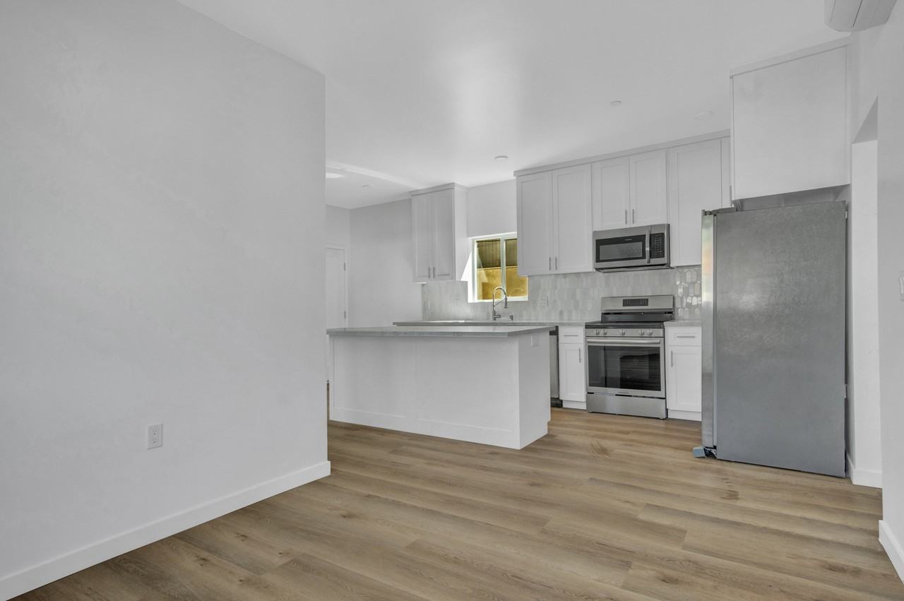 13804 Moorpark Street - Photo 3 of 34