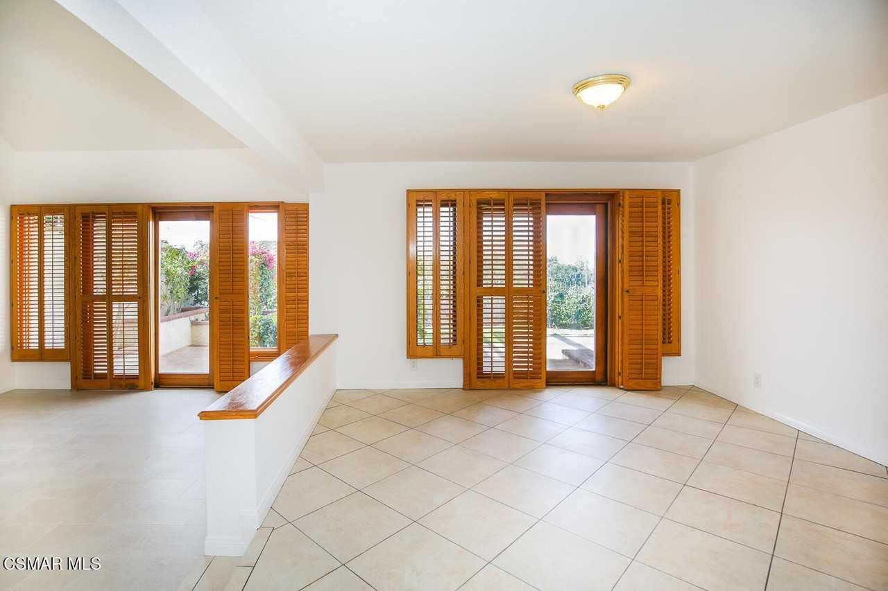 4554 Rayburn St - Photo 5 of 50