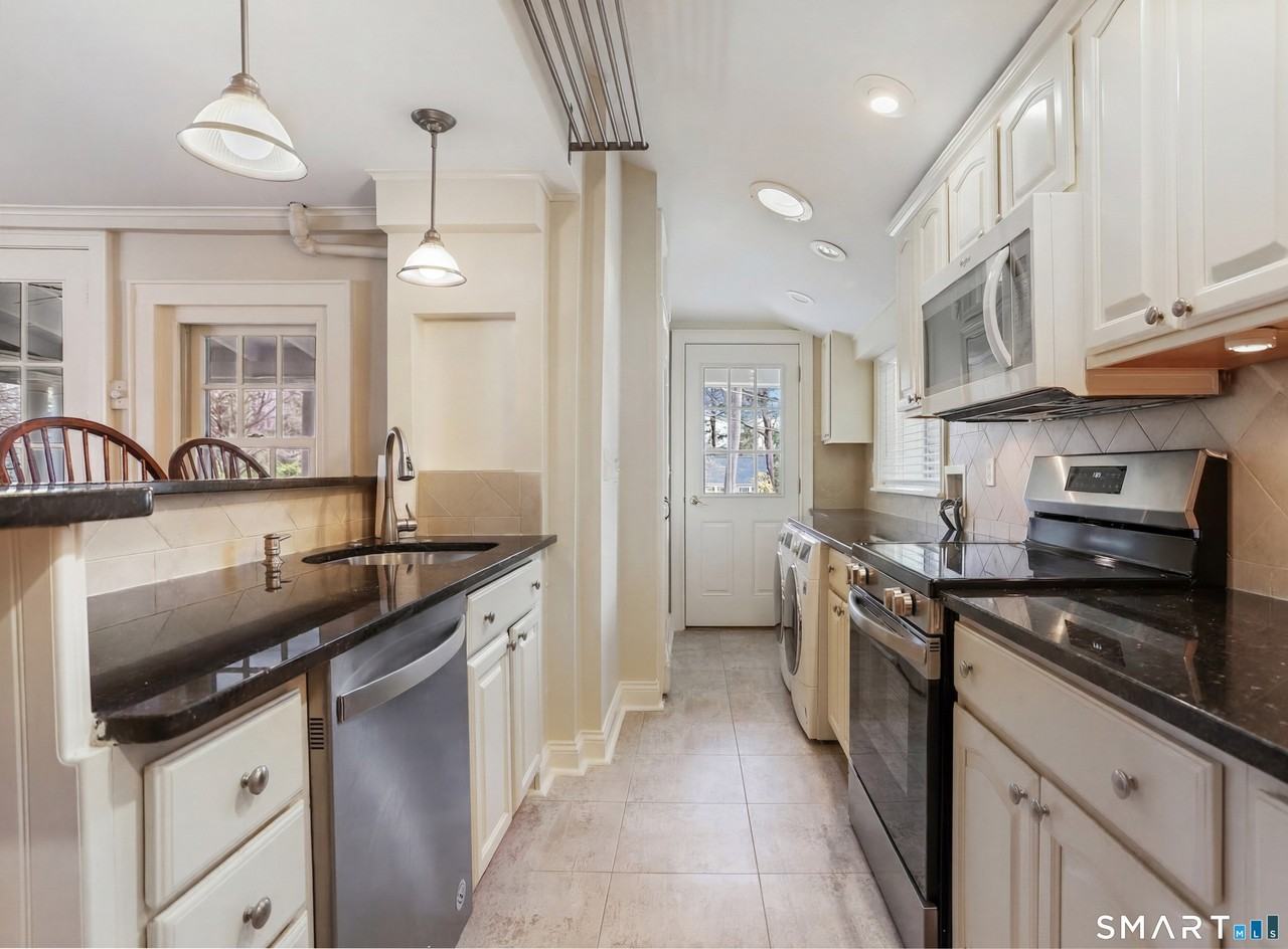 410 Wilton Rd W - Photo 7 of 24