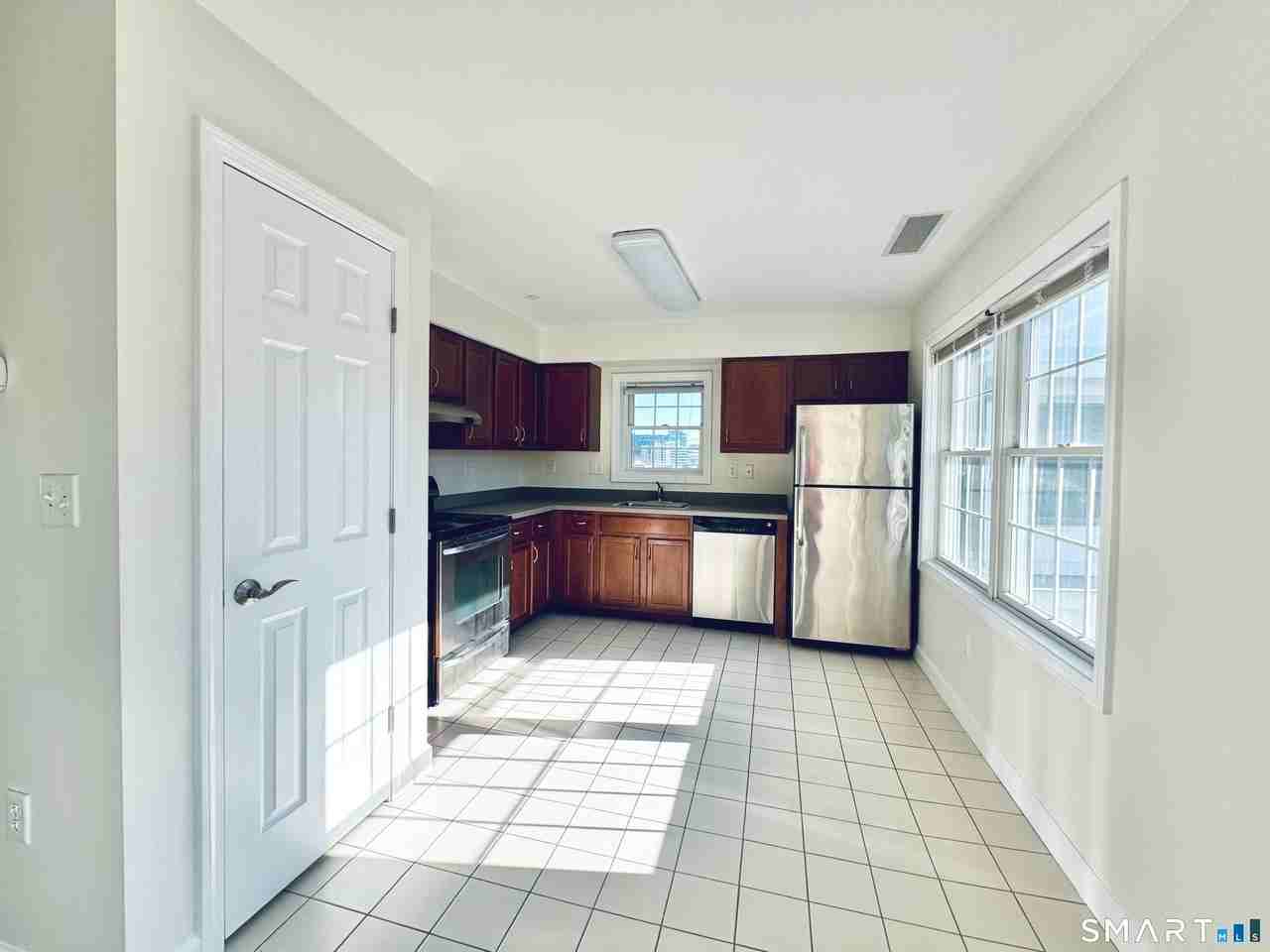 54 Fairgate Dr - Photo 4 of 15