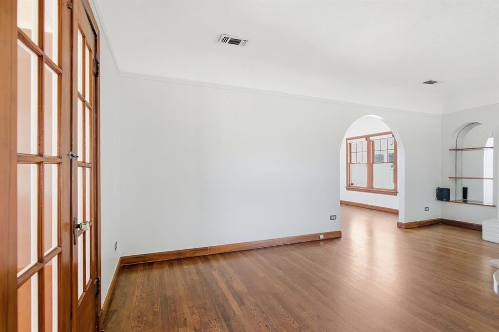 2516 Shirley Ave - Photo 6 of 37