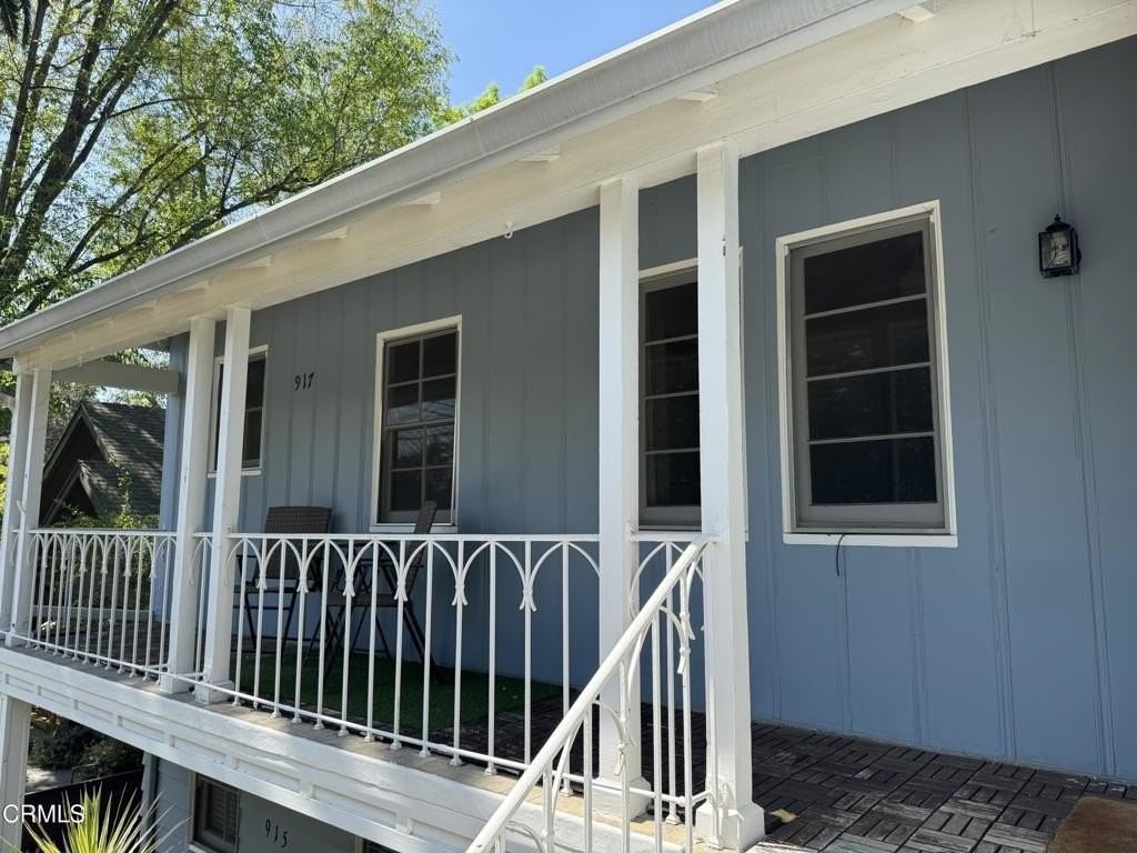 917 Indiana Ave - Photo 2 of 22