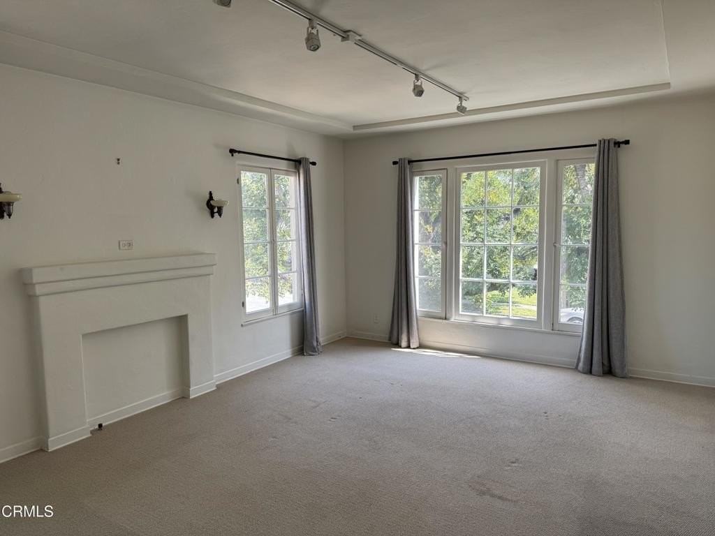 917 Indiana Ave - Photo 4 of 22