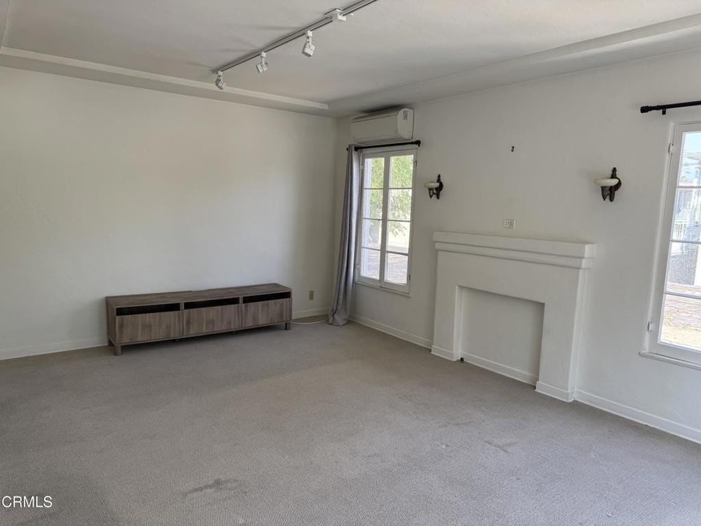 917 Indiana Ave - Photo 5 of 22