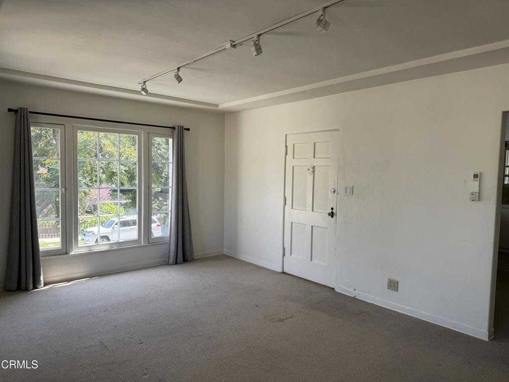 917 Indiana Ave - Photo 6 of 22