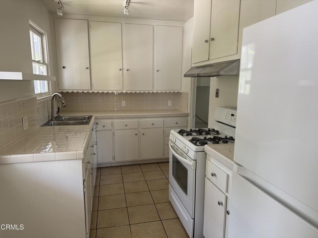 917 Indiana Ave - Photo 7 of 22