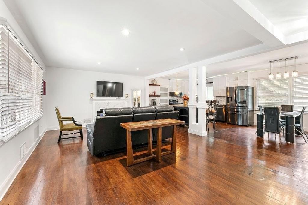 1131 Custer Ave Se - Photo 4 of 25