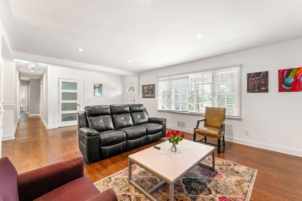 1131 Custer Ave Se - Photo 6 of 25