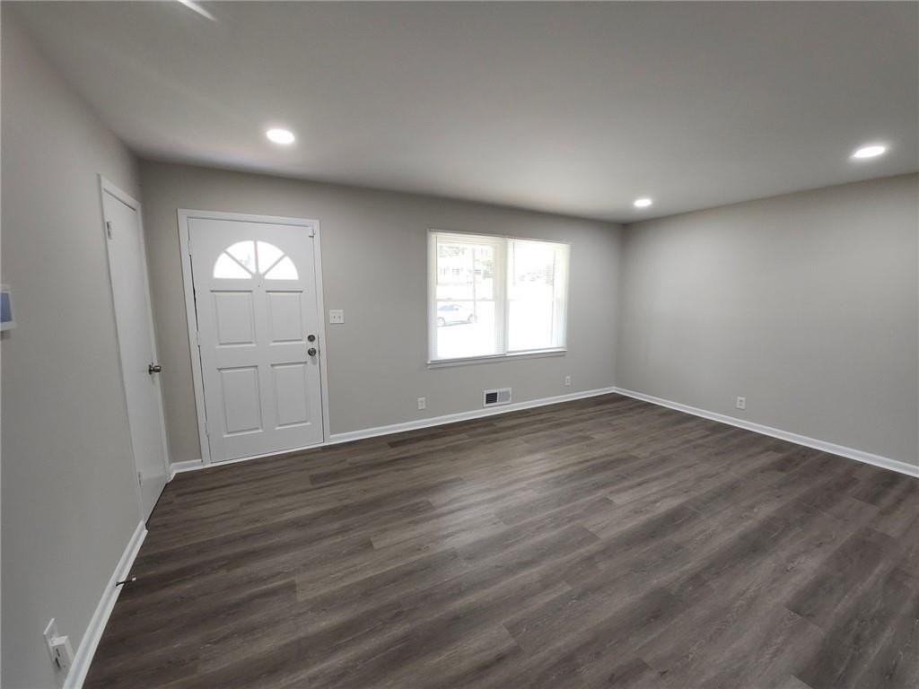 5370 Longmeadow Ln - Photo 6 of 13