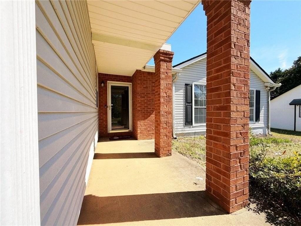 2901 Inverloch Cir - Photo 4 of 35