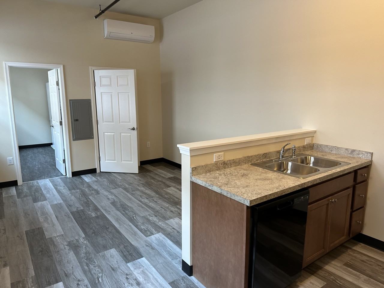 22 S Duke St #2B - Photo 4 of 8