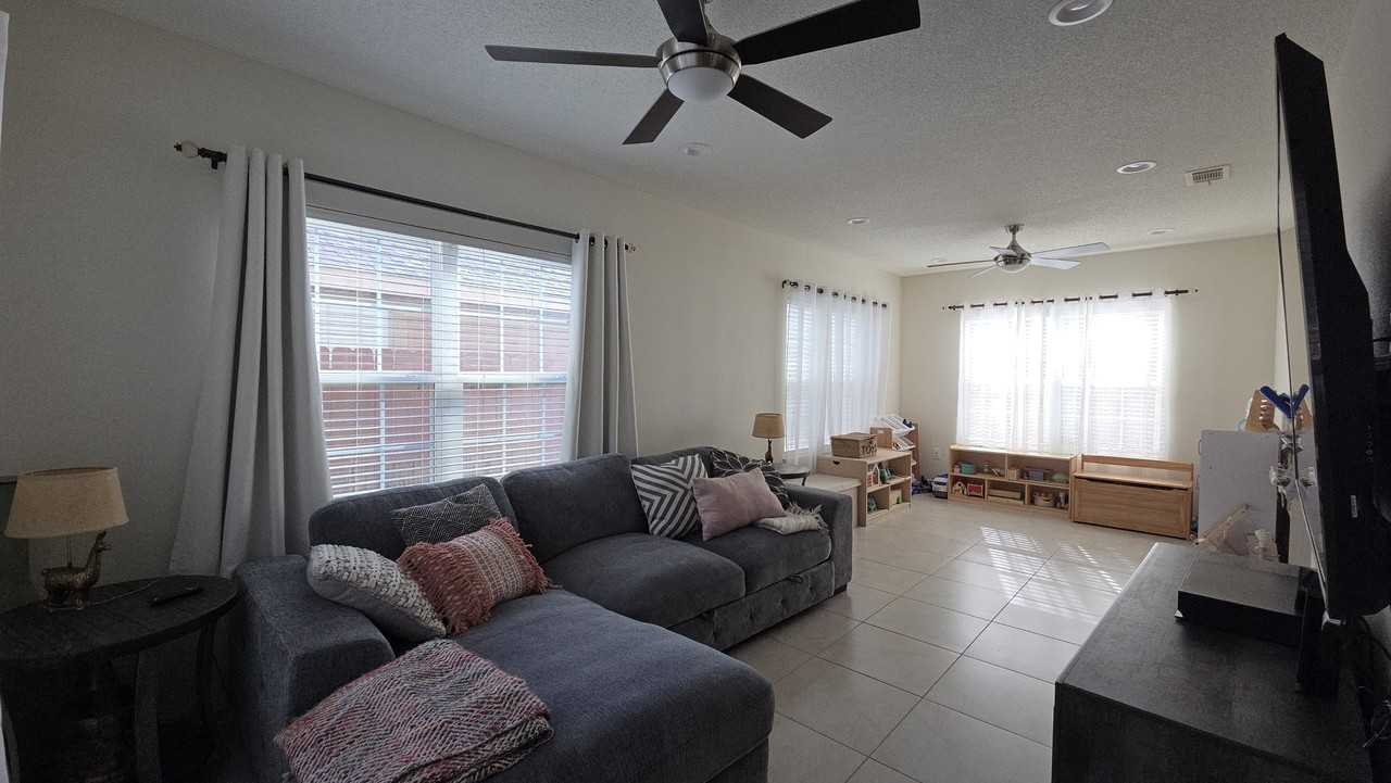 1028 Sterling Point Pl #NA - Photo 4 of 20