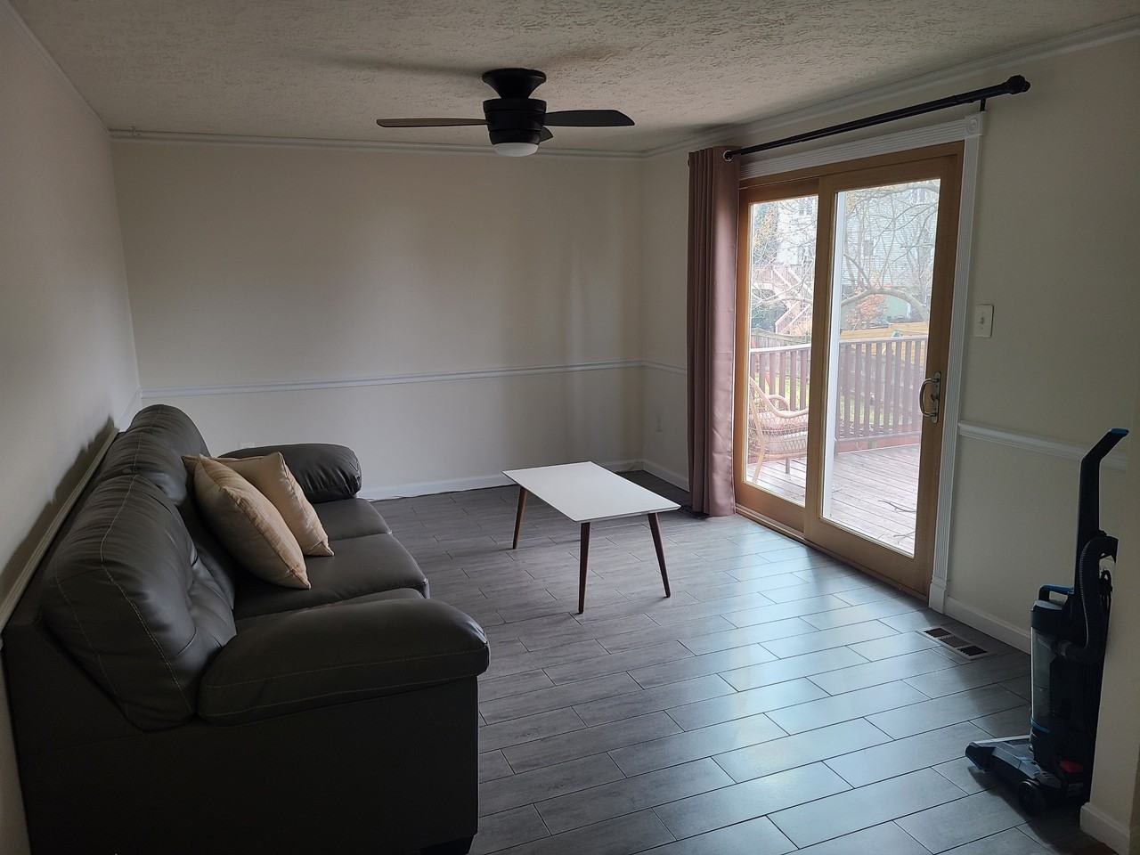 18708 Flower Hill Way #C - Photo 6 of 8