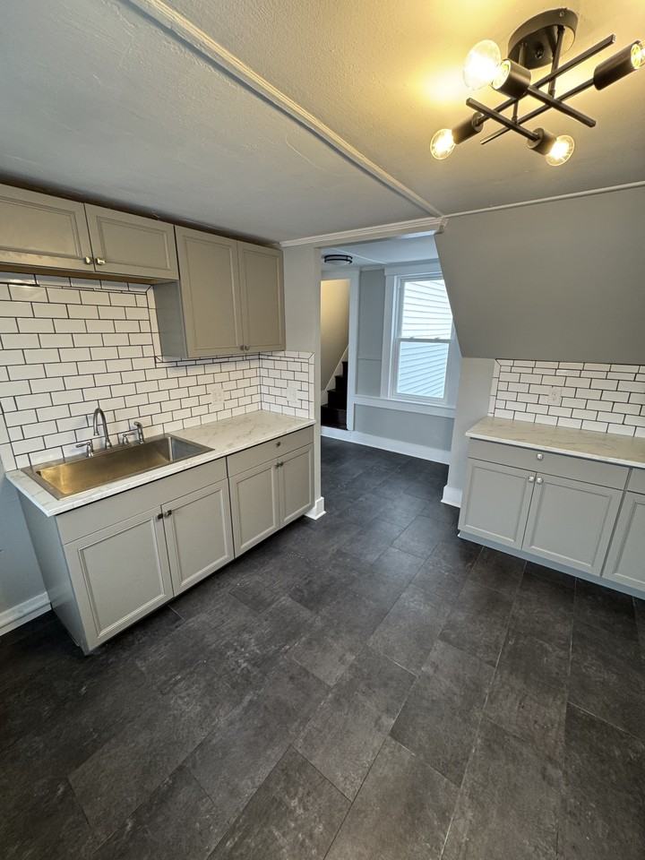 27 Knight St #2 - Photo 3 of 20