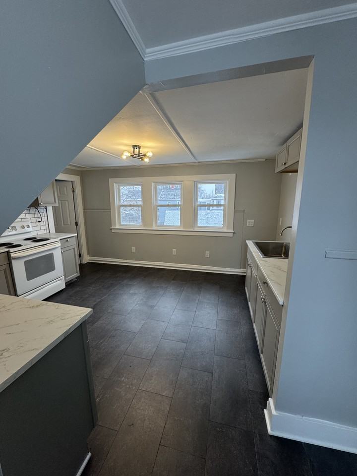 27 Knight St #2 - Photo 4 of 20