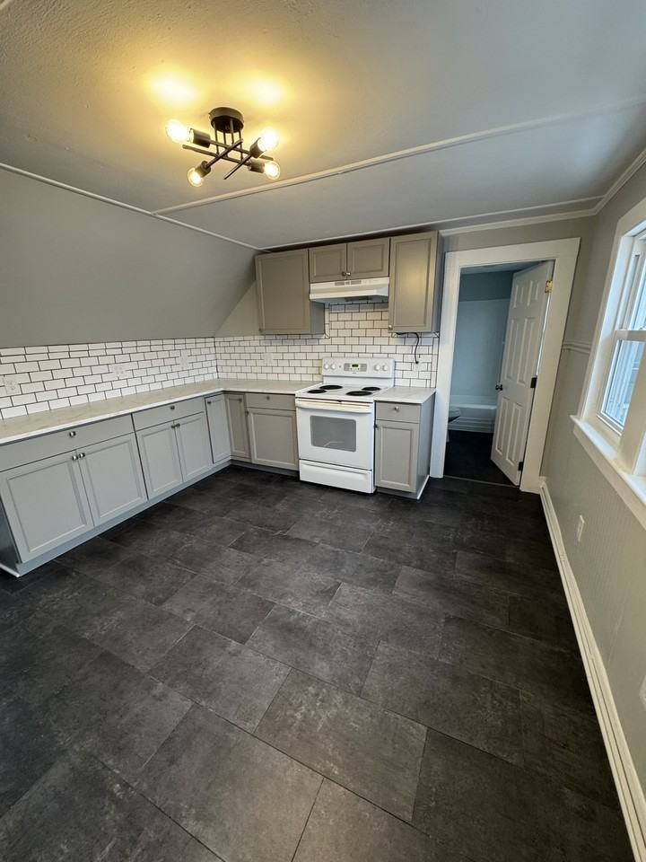 27 Knight St #2 - Photo 5 of 20