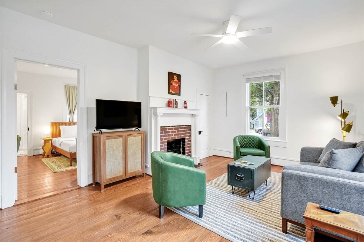 321 S 5th Ave #B - Photo 2 of 10