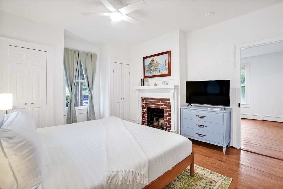 321 S 5th Ave #B - Photo 5 of 10